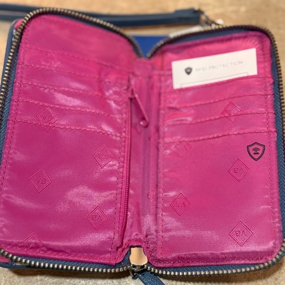 Vera Bradley RFID Smartphone Wristlet Wallet Geo Medallions NWT - Picture 8 of 14